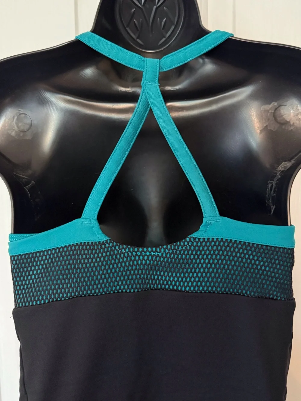 “ALO YOGA” Mesh Overlay Blossom Long Bra Tank Top